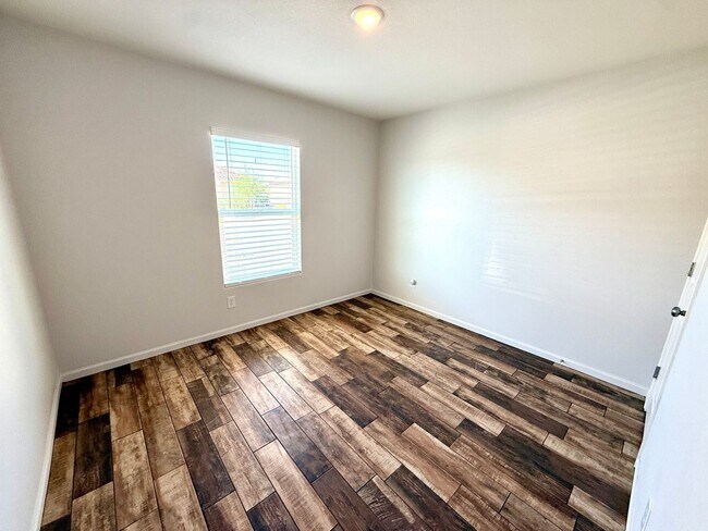 Building Photo - Beautifully Updated 4 Bedroom Home in Valley Springs Estates- Available Now!