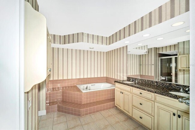 Building Photo - 7669 Fairway Woods Dr