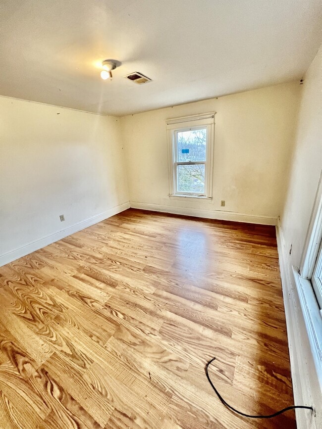 Building Photo - 975 Dorsey Ave