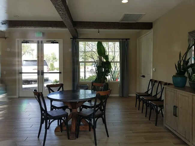 Building Photo - 235 W Ridgewood St