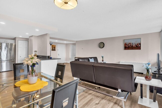 Building Photo - 2231 Crystal Dr