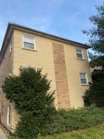 Primary Photo - 5757 N Elston Ave