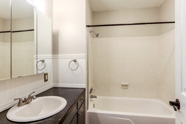 Building Photo - Wonderful 3 Bedroom Ranch