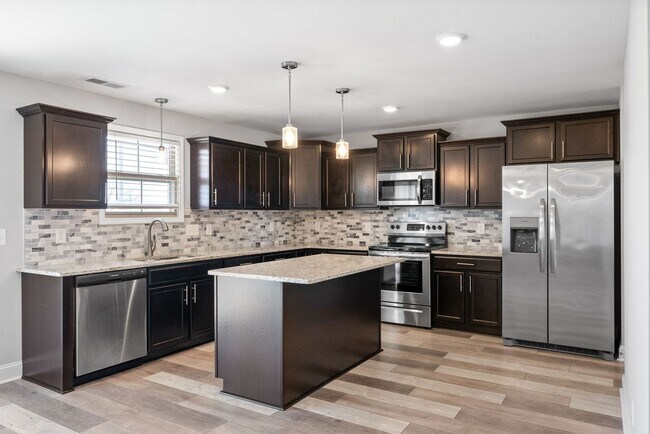 Building Photo - 4 Bedroom Home For Rent Near Post!