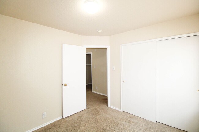 Building Photo - 16122 Branching Oaks