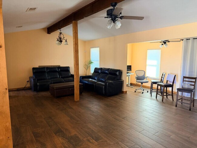 Building Photo - 2.35-acre farmhouse in the heart of Cedar Park available for rent!