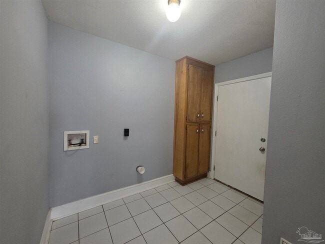 Building Photo - 914 Rentz Ave