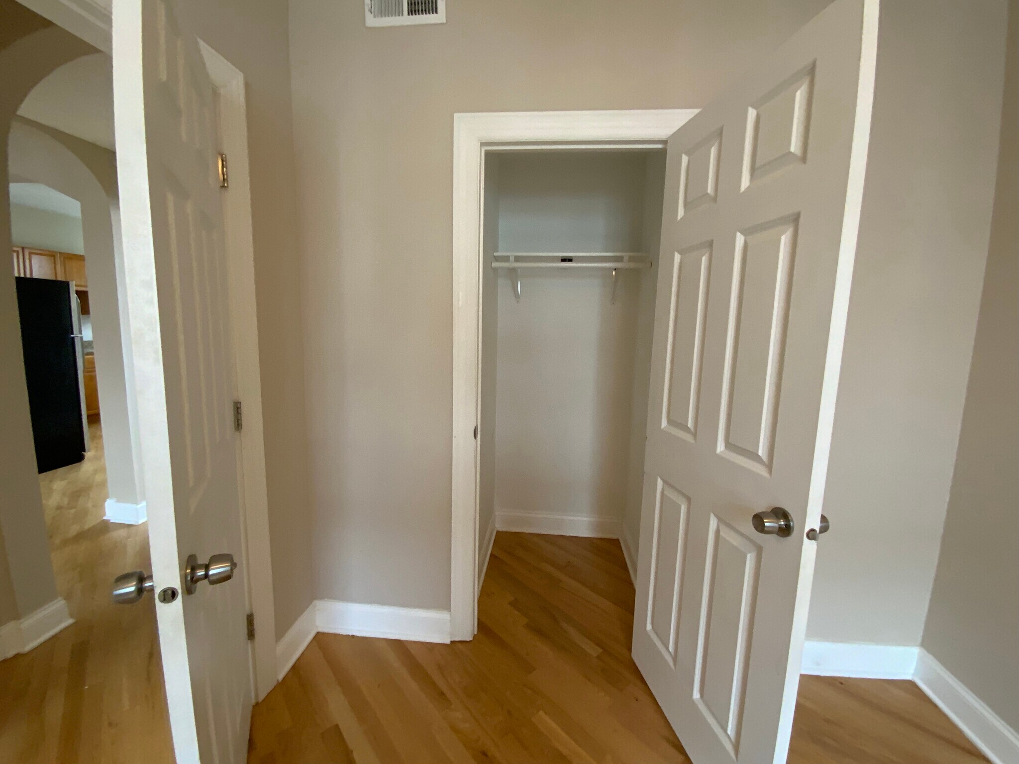 Building Photo - 894 Green Bay Rd