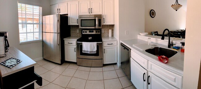 Building Photo - 1140 Lake Shore Dr