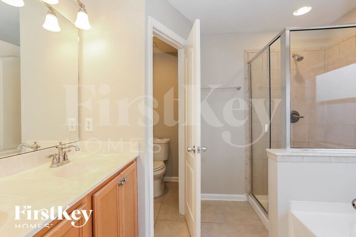 Building Photo - 76112 Deerwood Dr