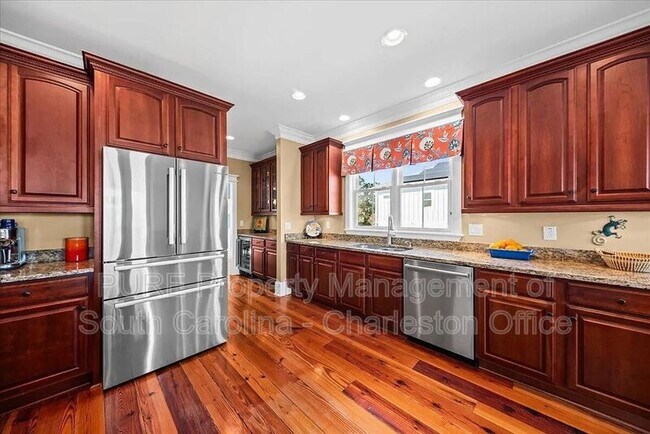 Building Photo - 1597 Rivertowne Country Club Dr