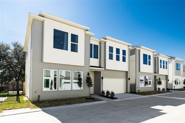 Building Photo - 8913 Knl Br Dr