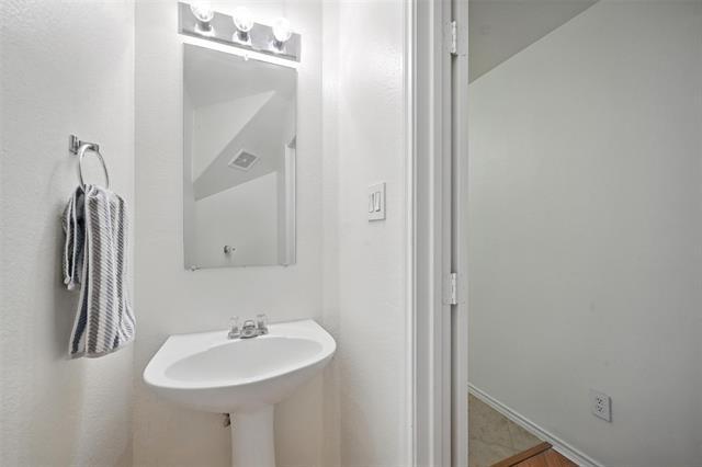 Building Photo - 9803 Wake Bridge Dr