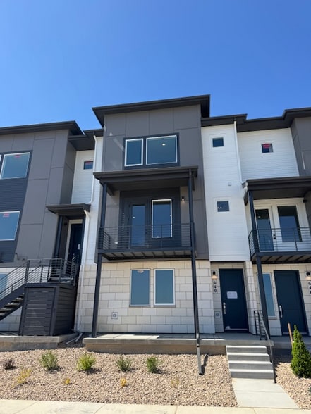 Building Photo - 640 Saddle Dr