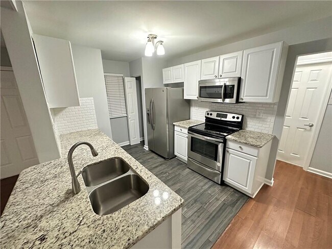 Building Photo - 504 Cypress Pointe St