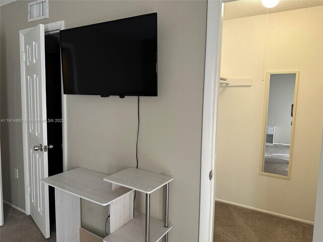 Building Photo - 6060 Village Cir N