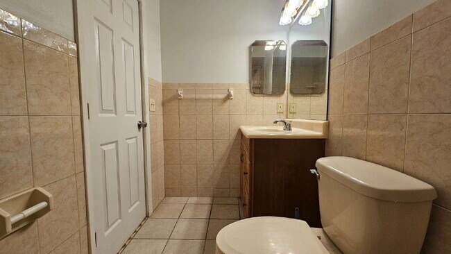 Building Photo - 3 Bedroom Pool Home in North Port - Rent I...