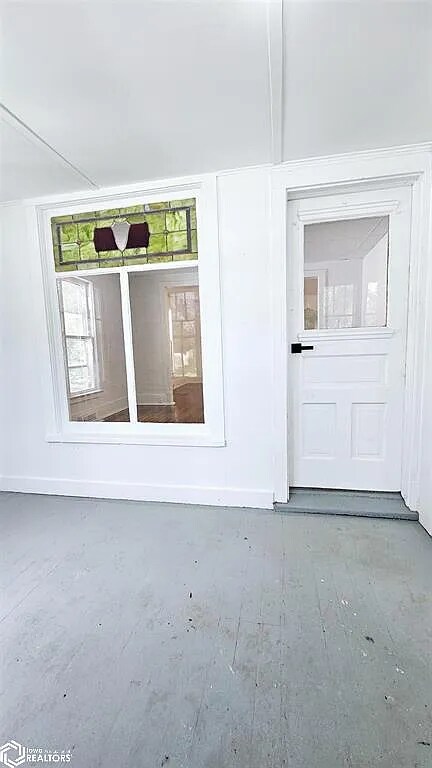 Building Photo - 107 E Vest St