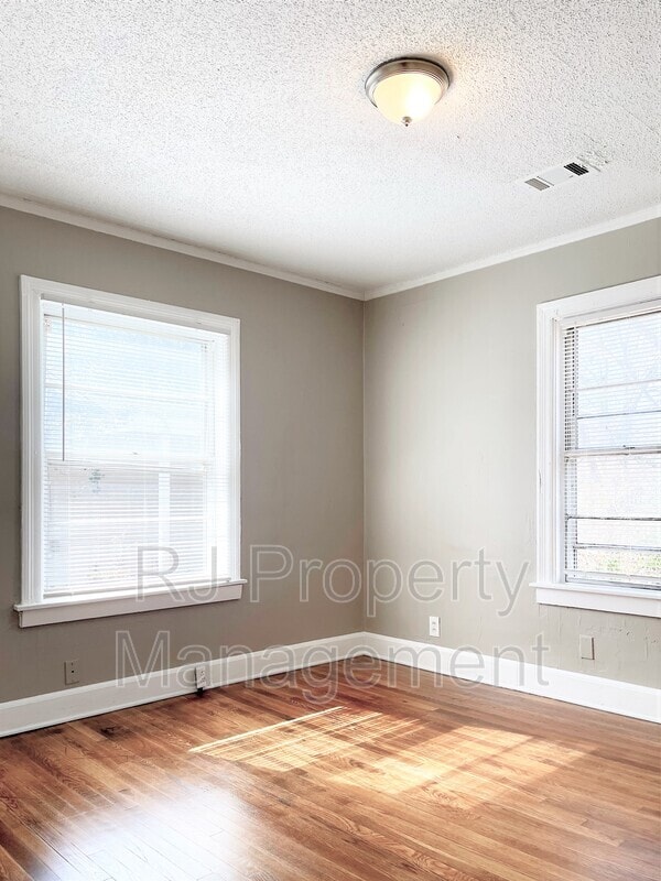 Building Photo - 1639 Shadowlawn Blvd