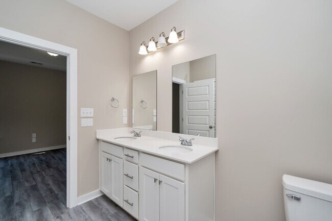 Building Photo - 5525 Blue Jay Cir