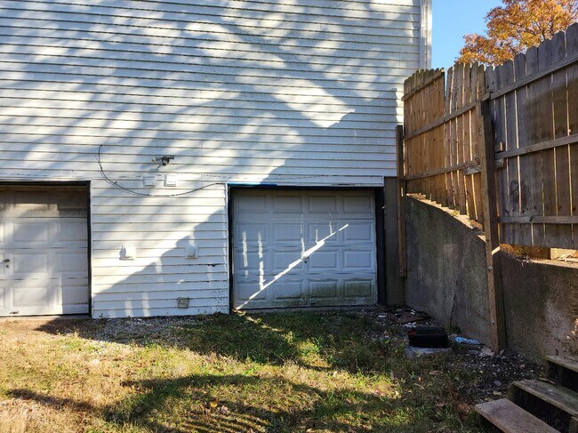 Building Photo - 2526 Gravois Rd