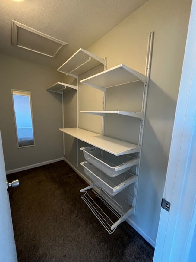 Building Photo - 2548 Flint Dr