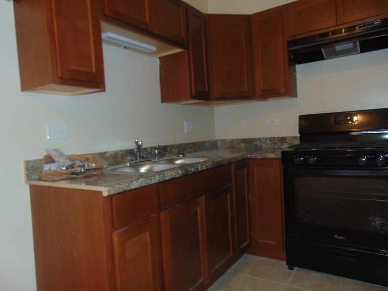 Building Photo - 7506 S Vernon Ave