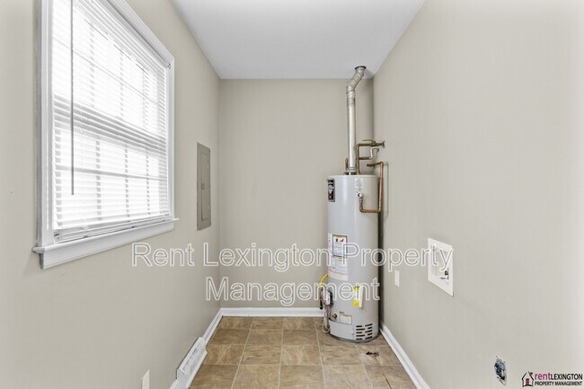 Building Photo - 1036 Whitehall Pl