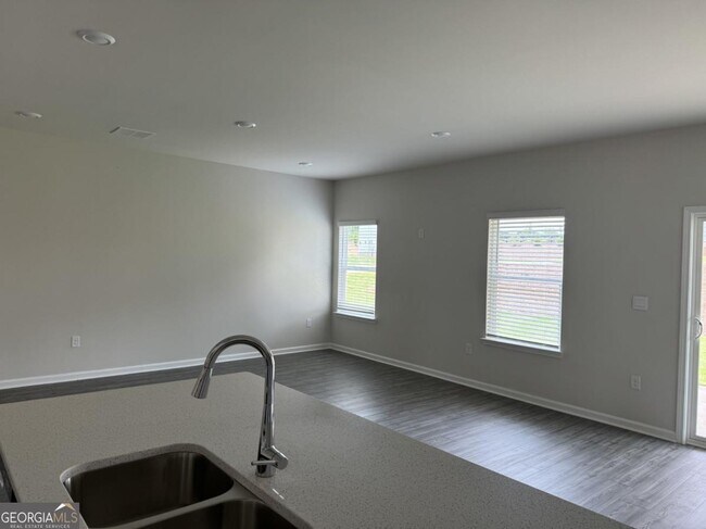 Building Photo - 15 Warwick Ct