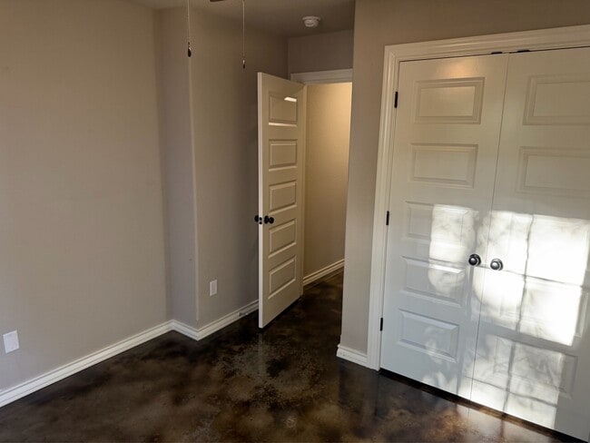 Building Photo - 1407 Crescent Bentonville Crescent