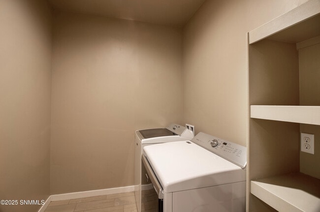 Building Photo - 1415 San Bonifacio