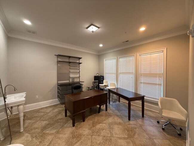 Building Photo - Mint Hill