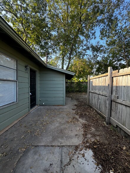 Building Photo - 313 Flournoy Dr