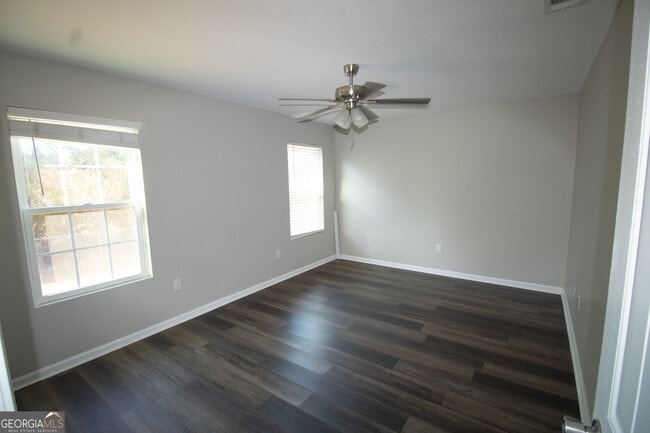 Building Photo - 304 S Bridgeport Dr