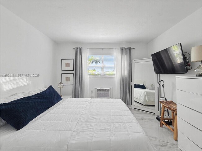 Building Photo - 5301 Ocean Terrace