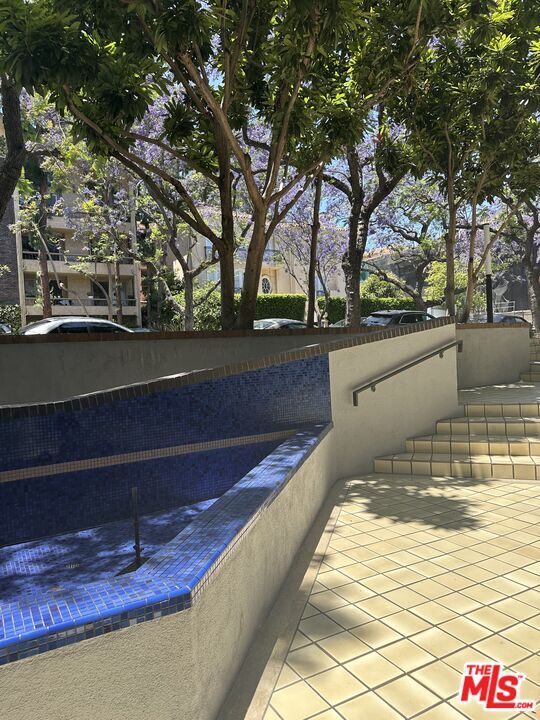 Building Photo - 324 N Palm Dr