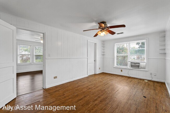 Building Photo - 4 br, 1 bath House - 2612 Hoyer St