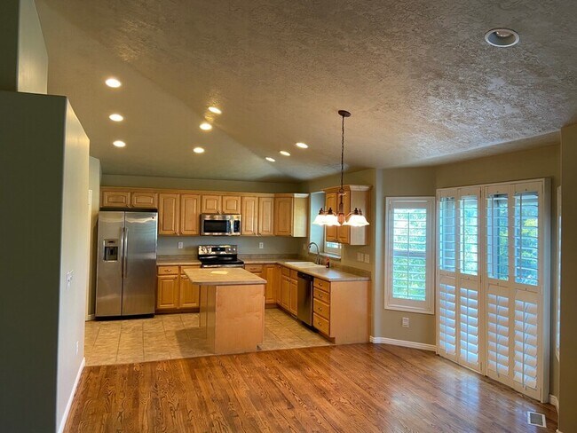 Building Photo - 13294 Cherry Crest Dr