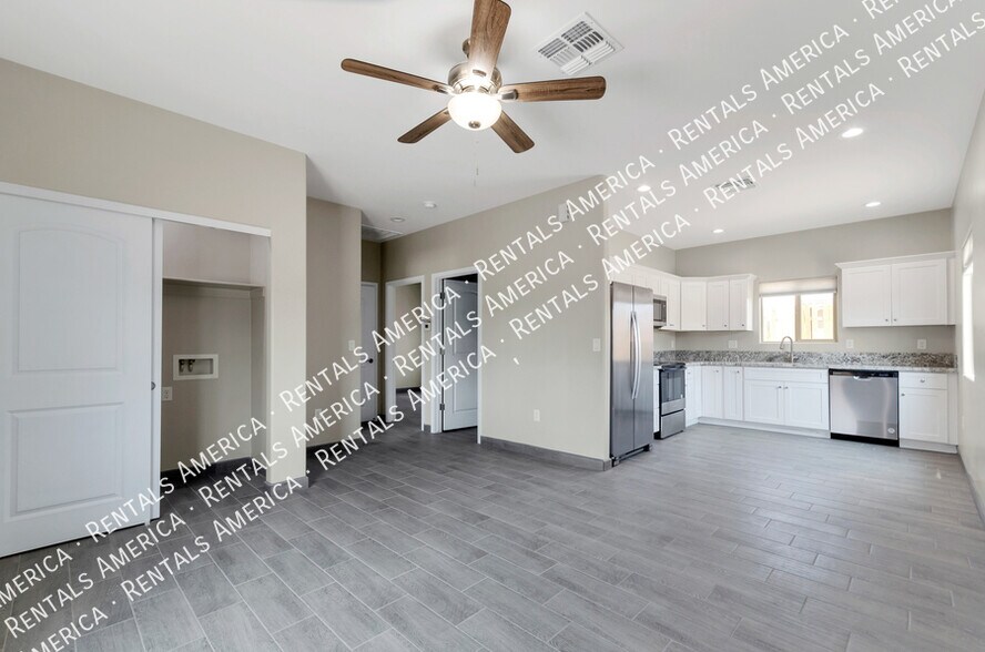 Building Photo - 820 E 35th St