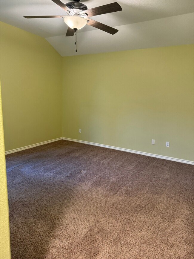 Building Photo - 34534 Lake Side Dr