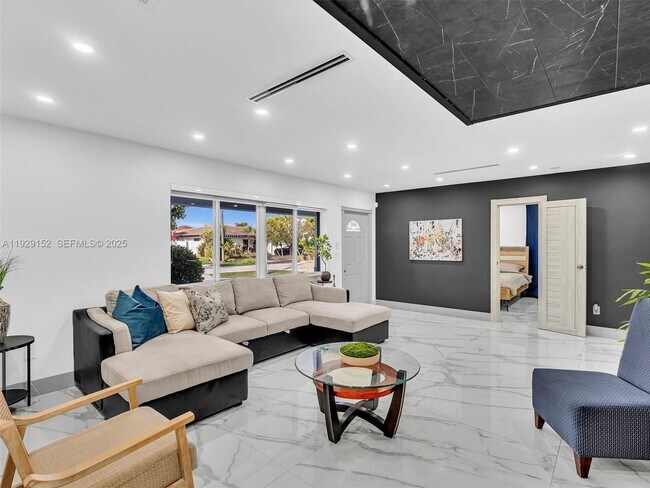 Building Photo - 440 SE 8th Ave