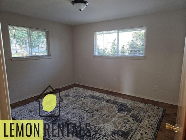 Building Photo - 1302 S 16th Ave