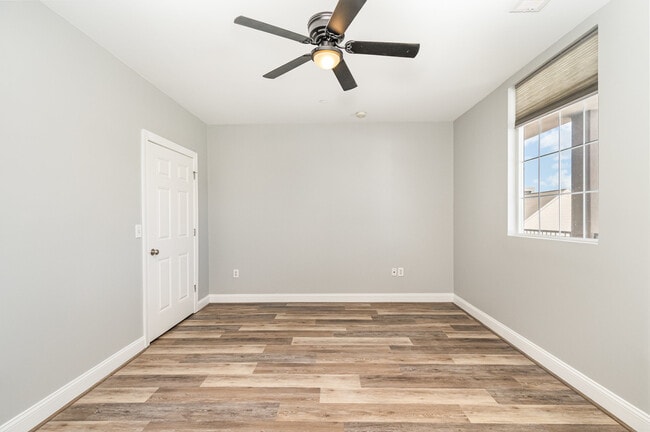 Building Photo - 360 S Elm St