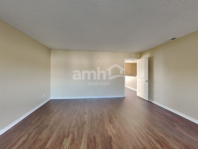 Building Photo - 15233 Beam St