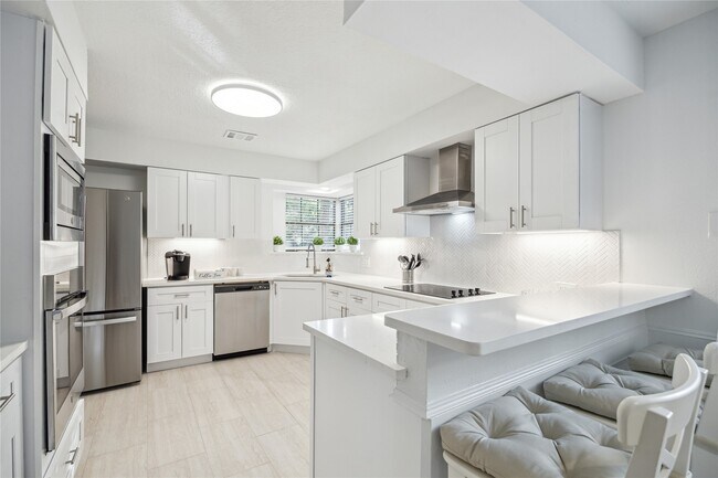 Building Photo - 89 Towering Pines Dr