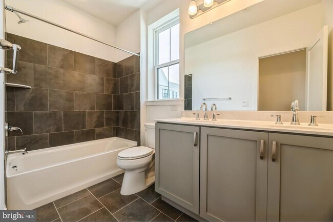 Building Photo - 2107 Donatello Dr