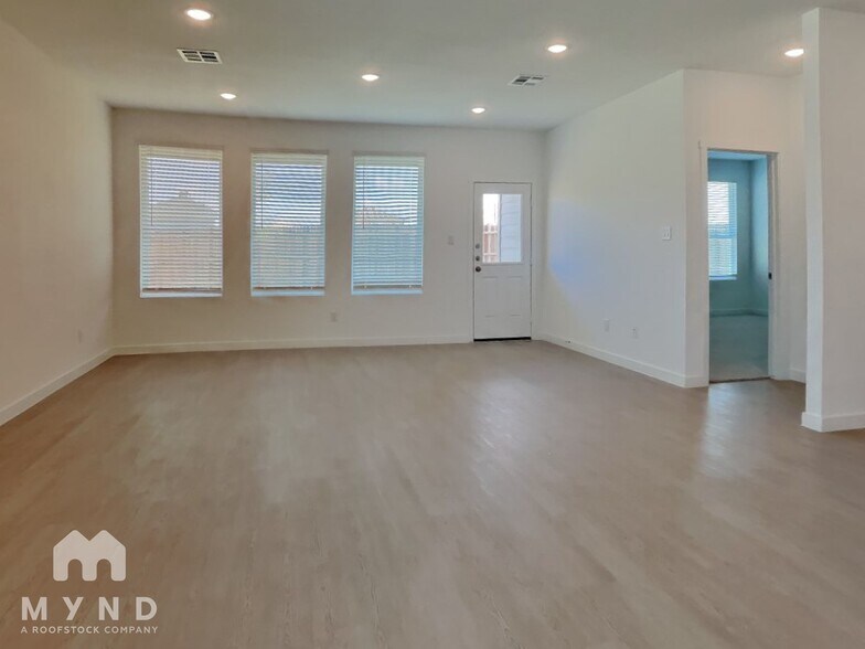 Building Photo - 10604 Ysasmendi Rdg