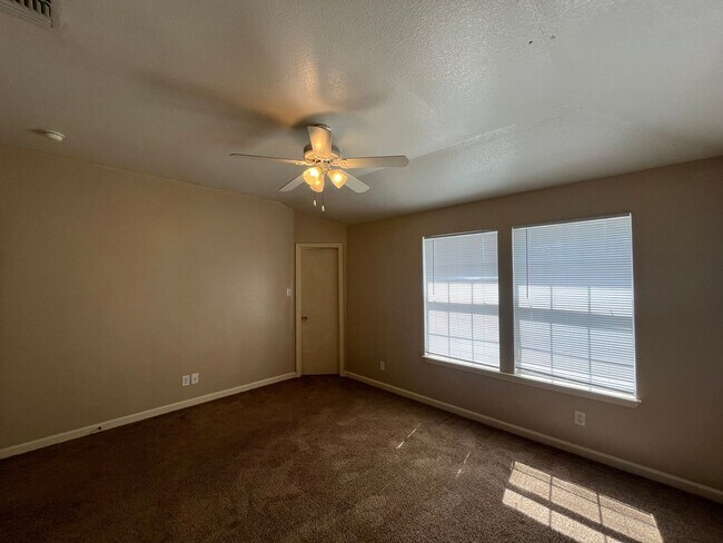 Building Photo - 5202 Fountain Lake Dr