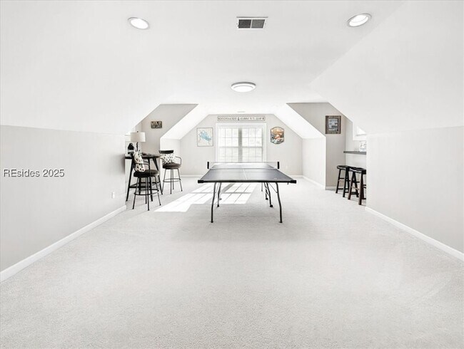 Building Photo - 12 Point W Dr
