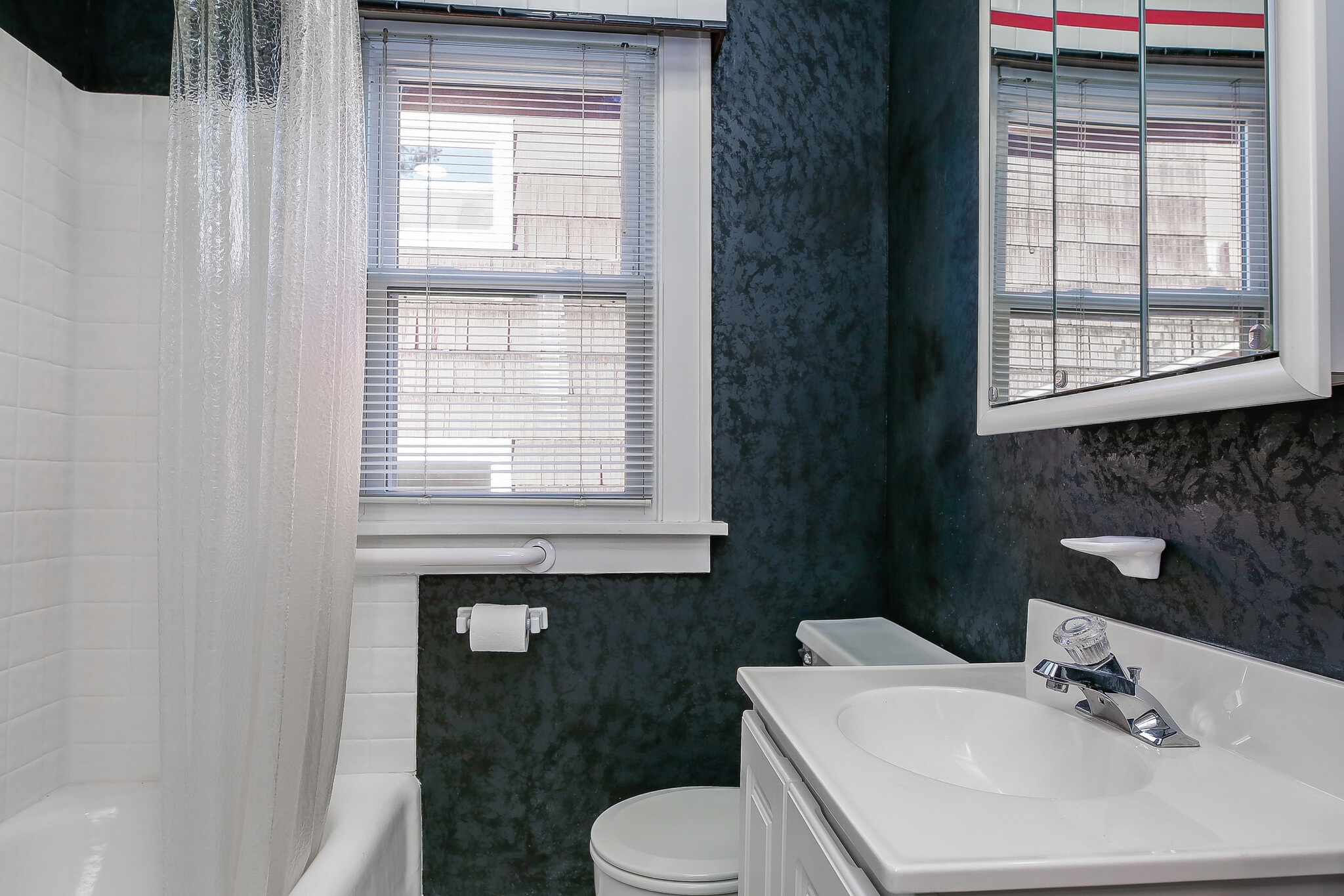 Building Photo - 720 Walnut St